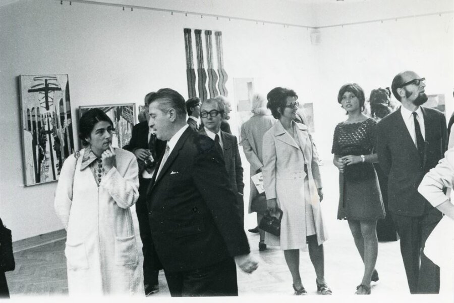 Taťána Kučerovská (MZM), Rostislav Tálský (vedoucí odboru kultury NVmB), Milada Nováková s dcerou